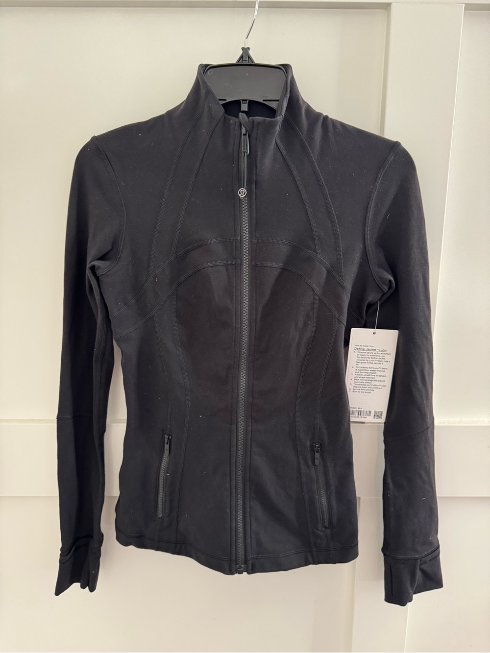 Lululemon Define jacket Luon size 4 in color black.